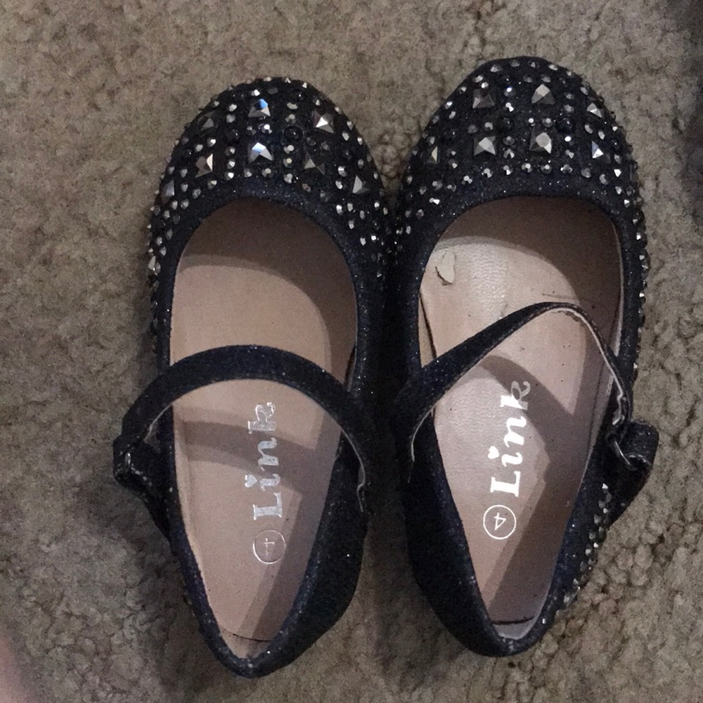 Little girls US size 4 shoes. Link brand